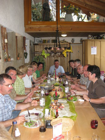 An unseren großen Tischen haben Gruppen bis 22 Personen Platz!\\n\\n20.12.2011 13:23